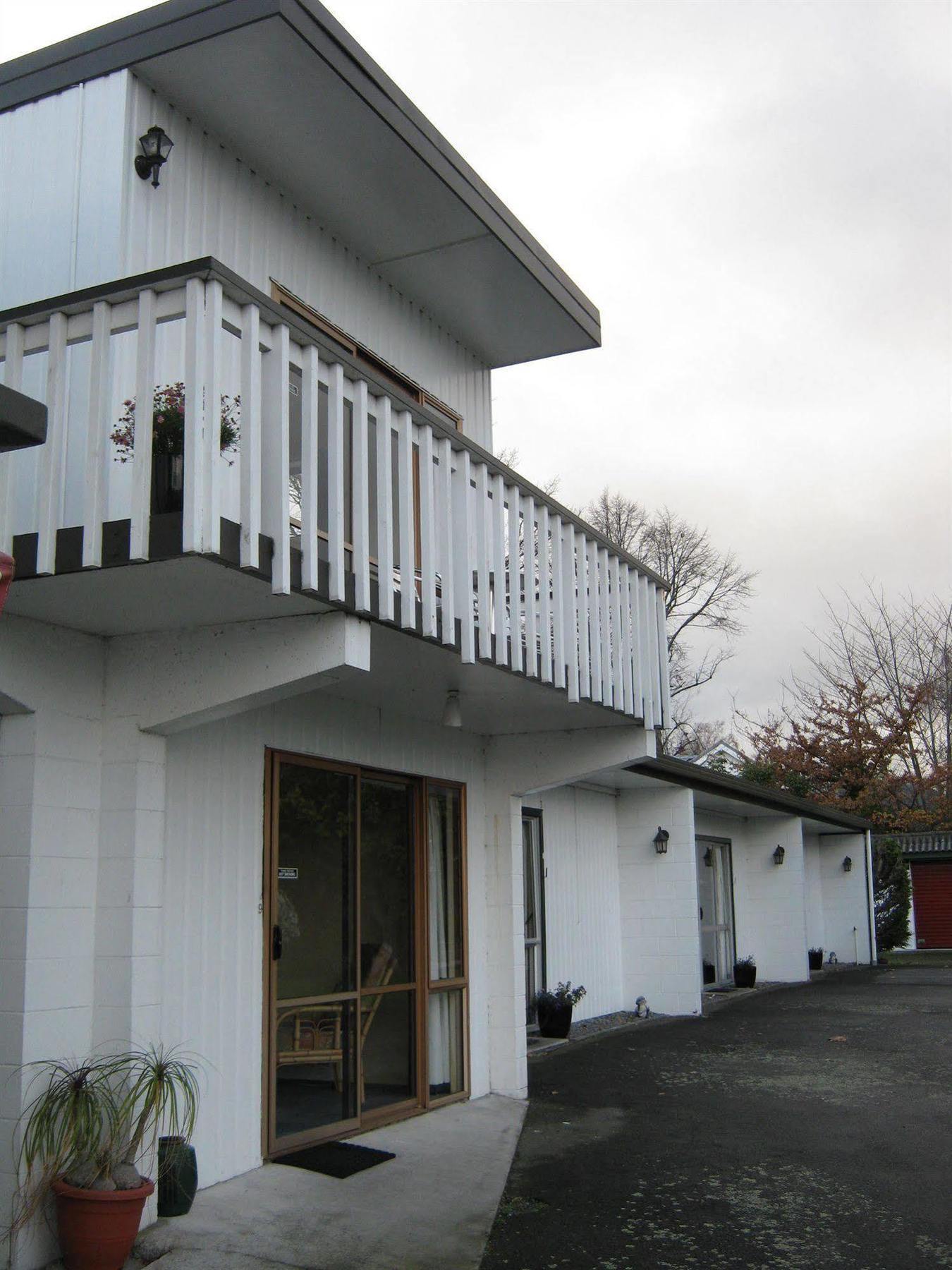 Adelphi Motel Таупо Экстерьер фото