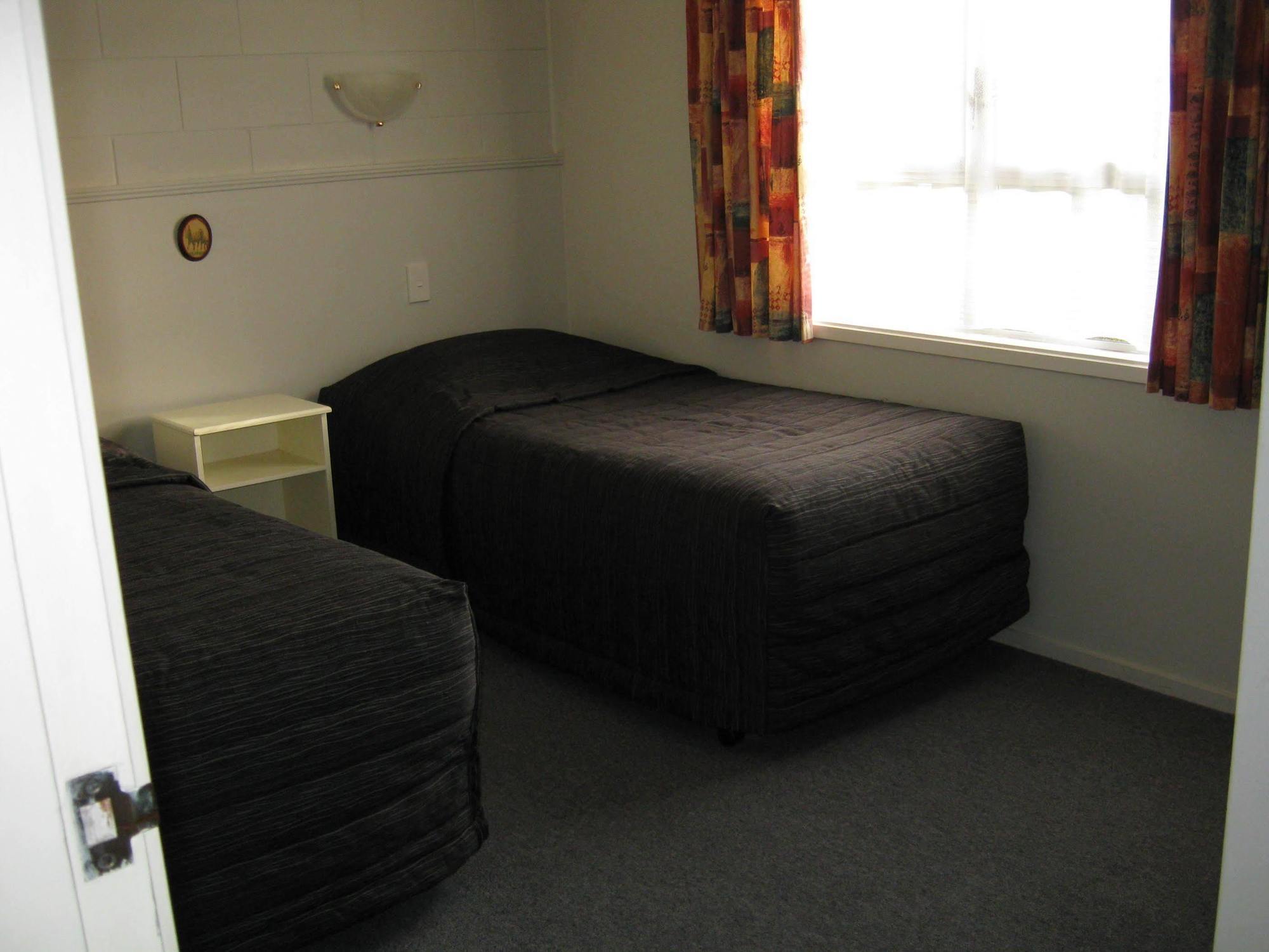 Adelphi Motel Таупо Экстерьер фото