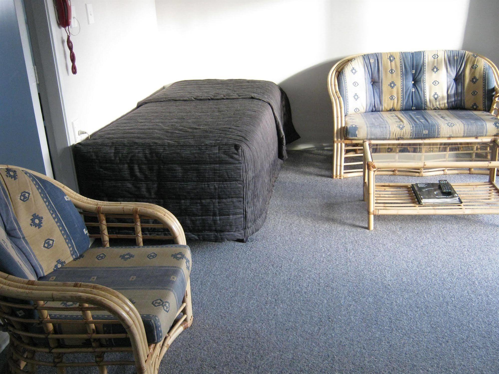 Adelphi Motel Таупо Экстерьер фото